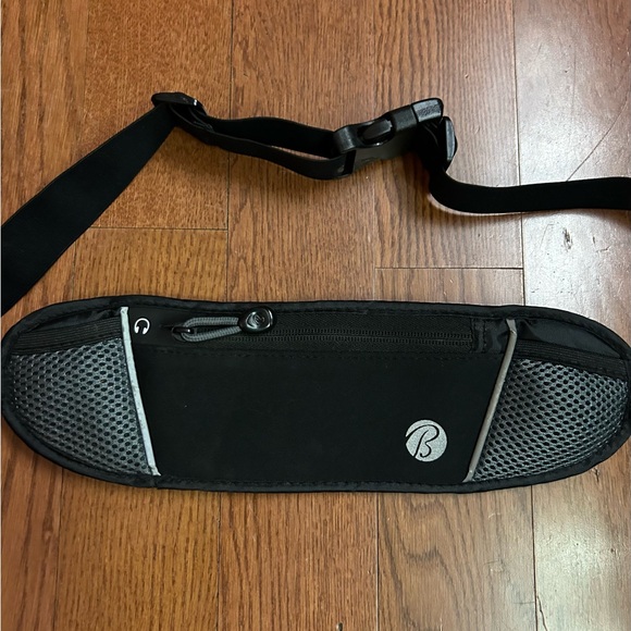 Bally total fitness workout/fitness/running belt. Adjustable waistband. - Picture 2 of 6